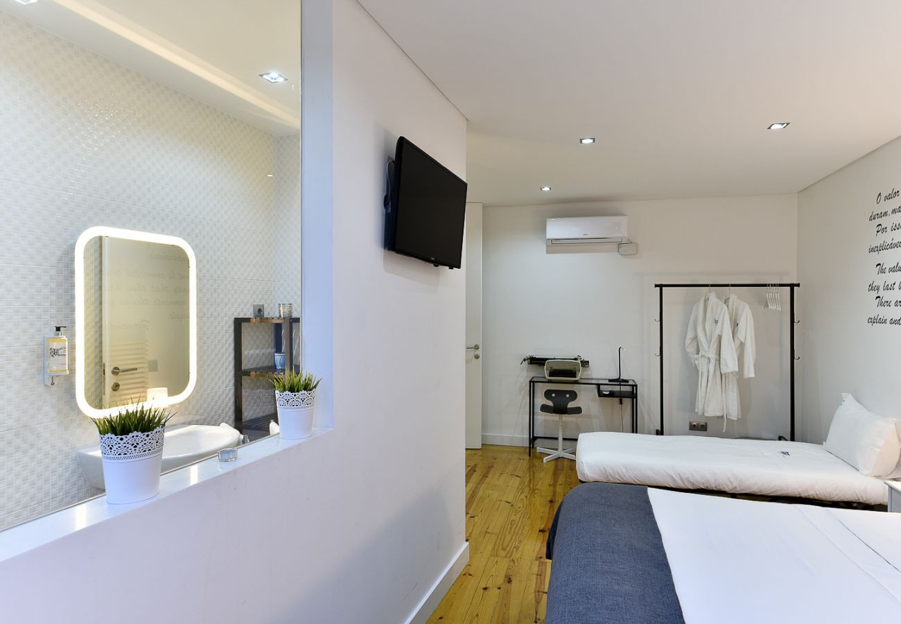Apartamento em Porto - Apartamento 4 Quartos, Equipado, Centro do Porto [SB7]