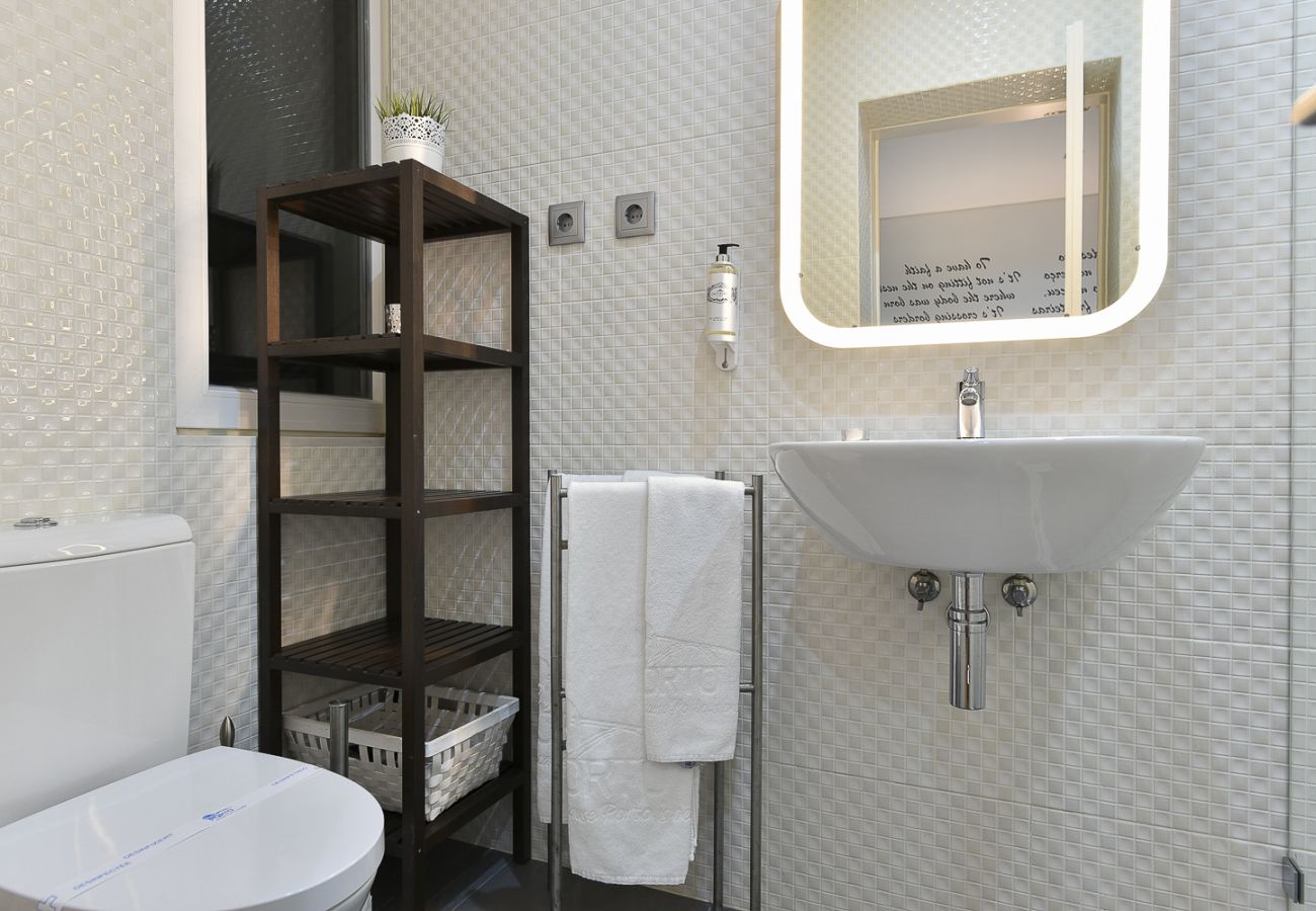 Apartamento em Porto - Apartamento 4 Quartos, Equipado, Centro do Porto [SB7]