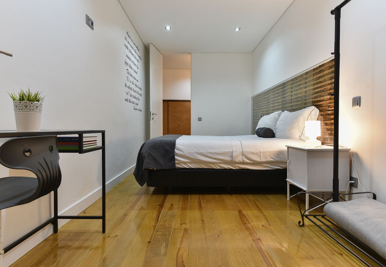 Apartamento em Porto - Apartamento 4 Quartos, Equipado, Centro do Porto [SB7]