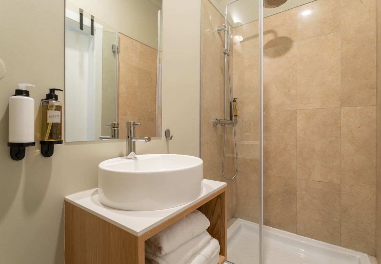 Quarto em Lisboa - Lapa Diplomatic Suite 0.6 by Feel Lisboa