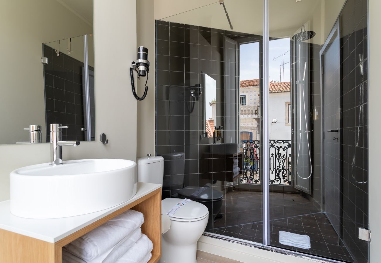 Quarto em Lisboa - Lapa Diplomatic Suite 1.2 by Feel Lisboa