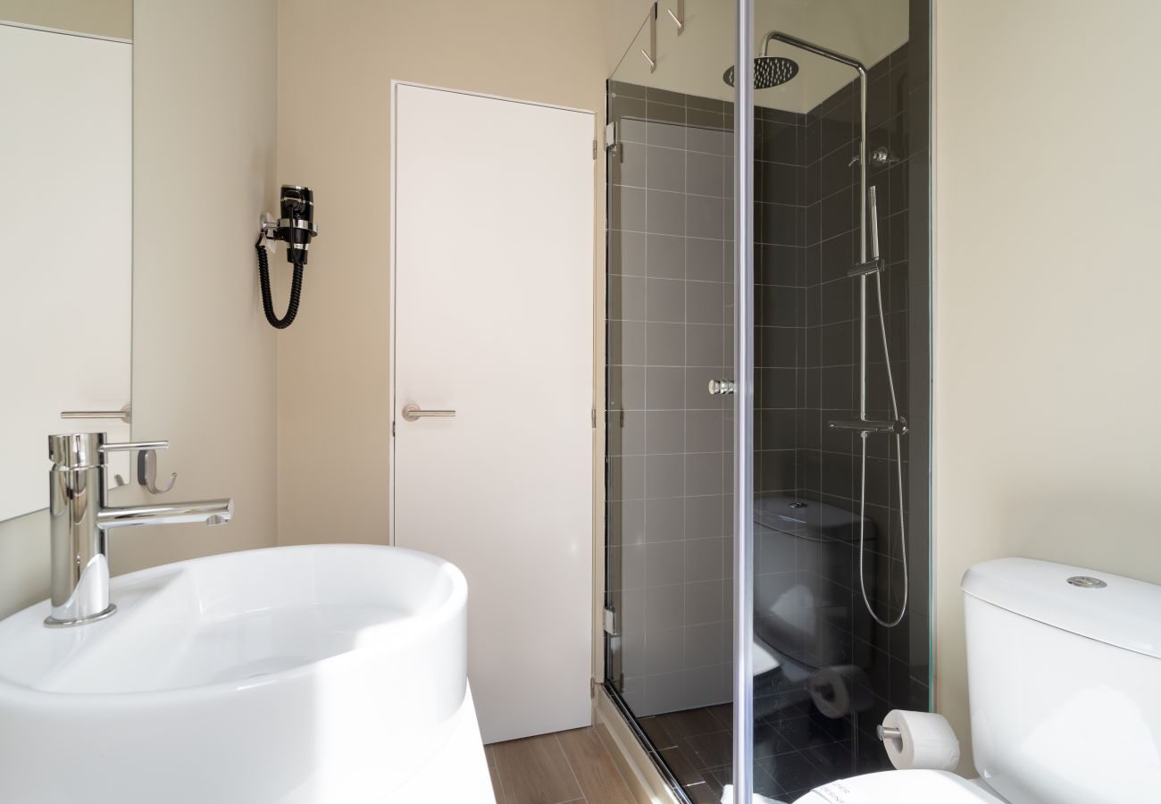 Quarto em Lisboa - Lapa Diplomatic Suite 1.3 by Feel Lisboa