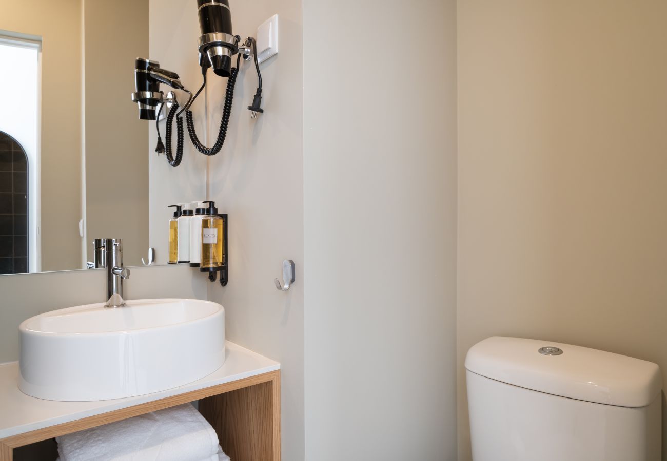Quarto em Lisboa - Lapa Diplomatic Suite 2.3 by Feel Lisboa