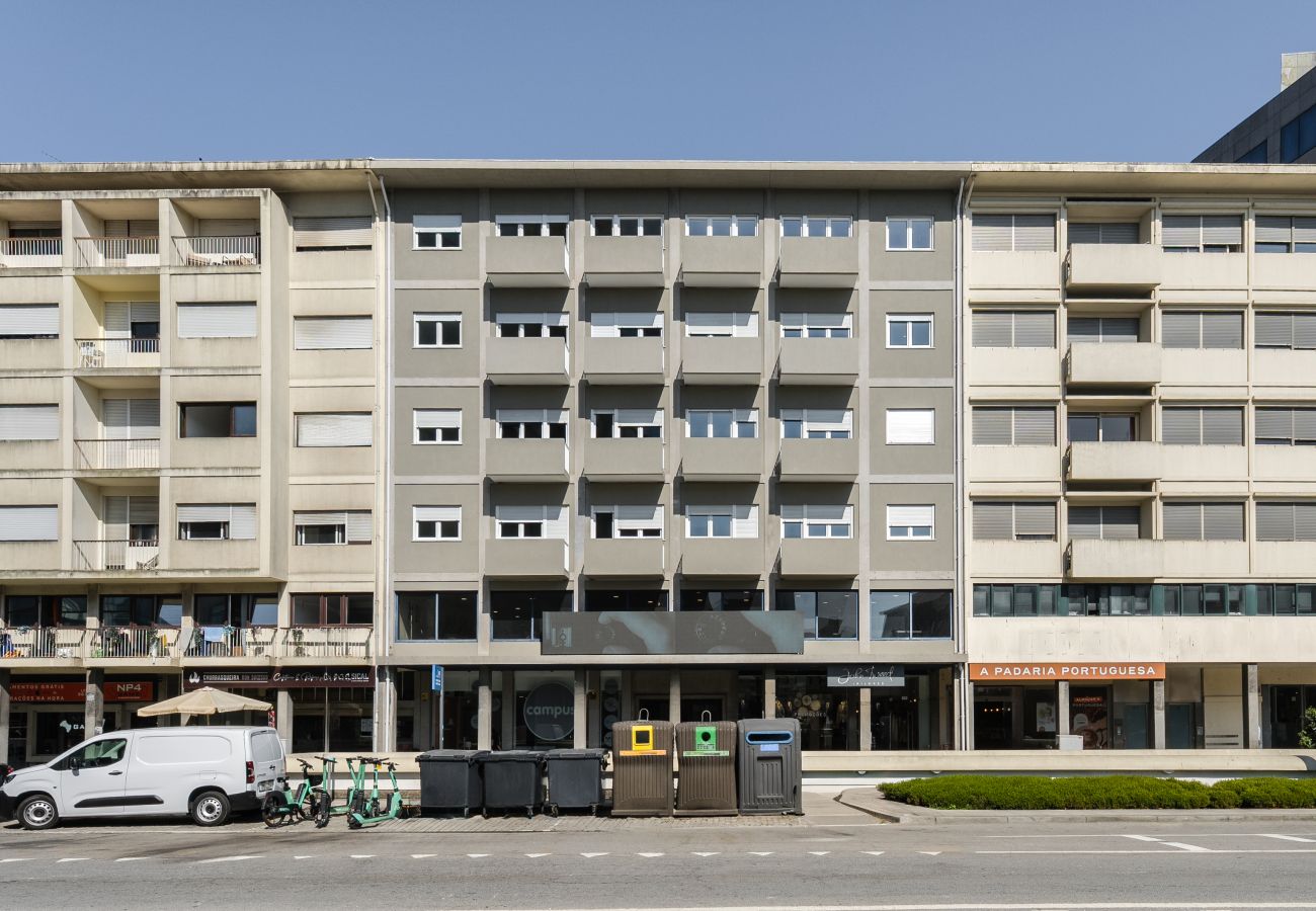 Edifício corporativo focado em profissionais de viagem ao Porto