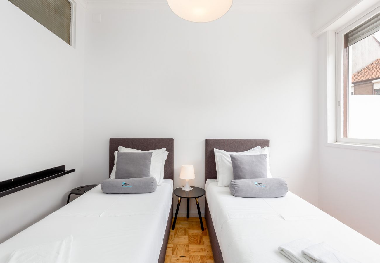 Ferienwohnung in Porto - 2 Bedroom Apartment, Furnished, Terrace [STII]