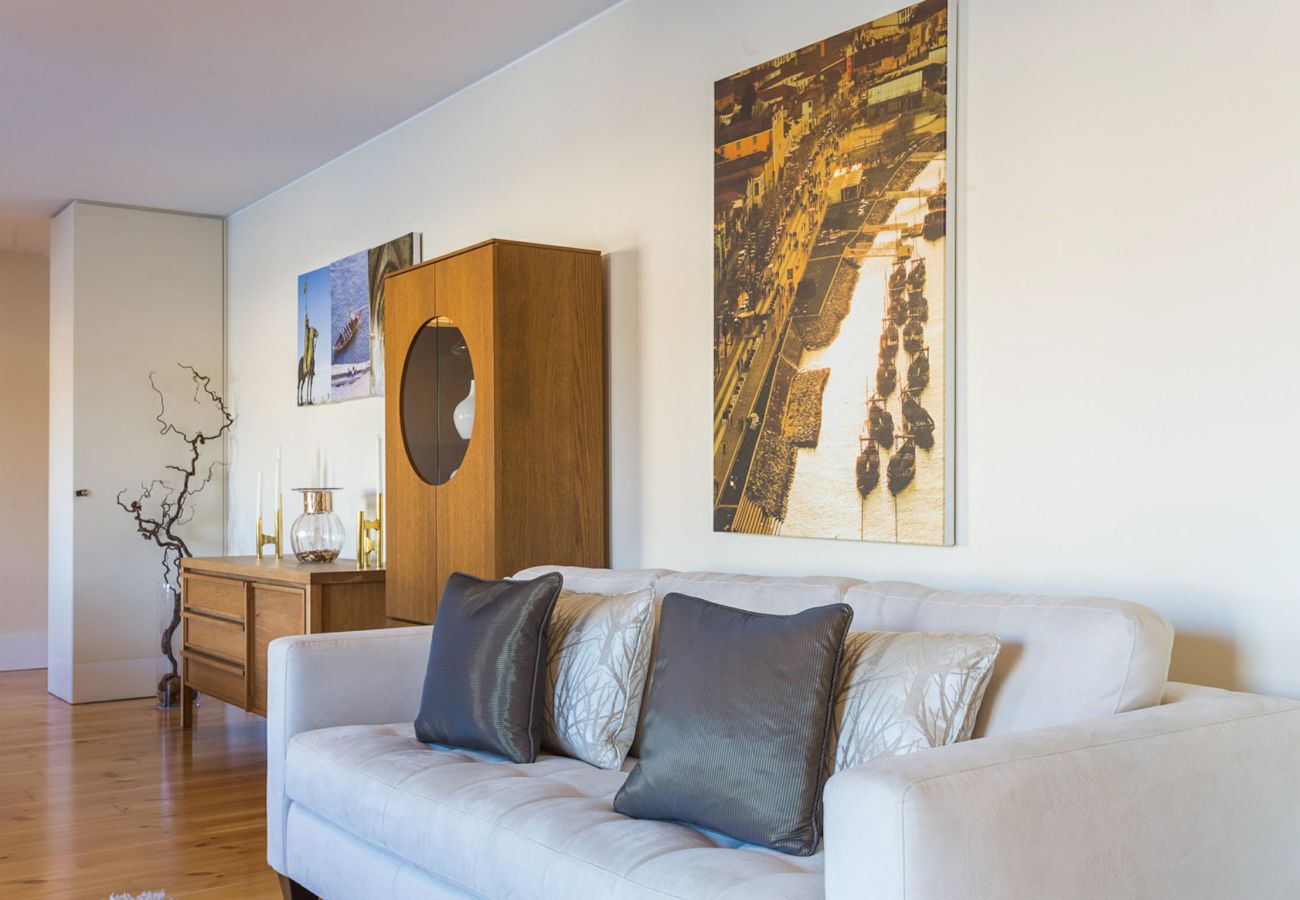 Ferienwohnung in Vila Nova de Gaia - 3 Bedroom Apartment, view over Douro River [DT]