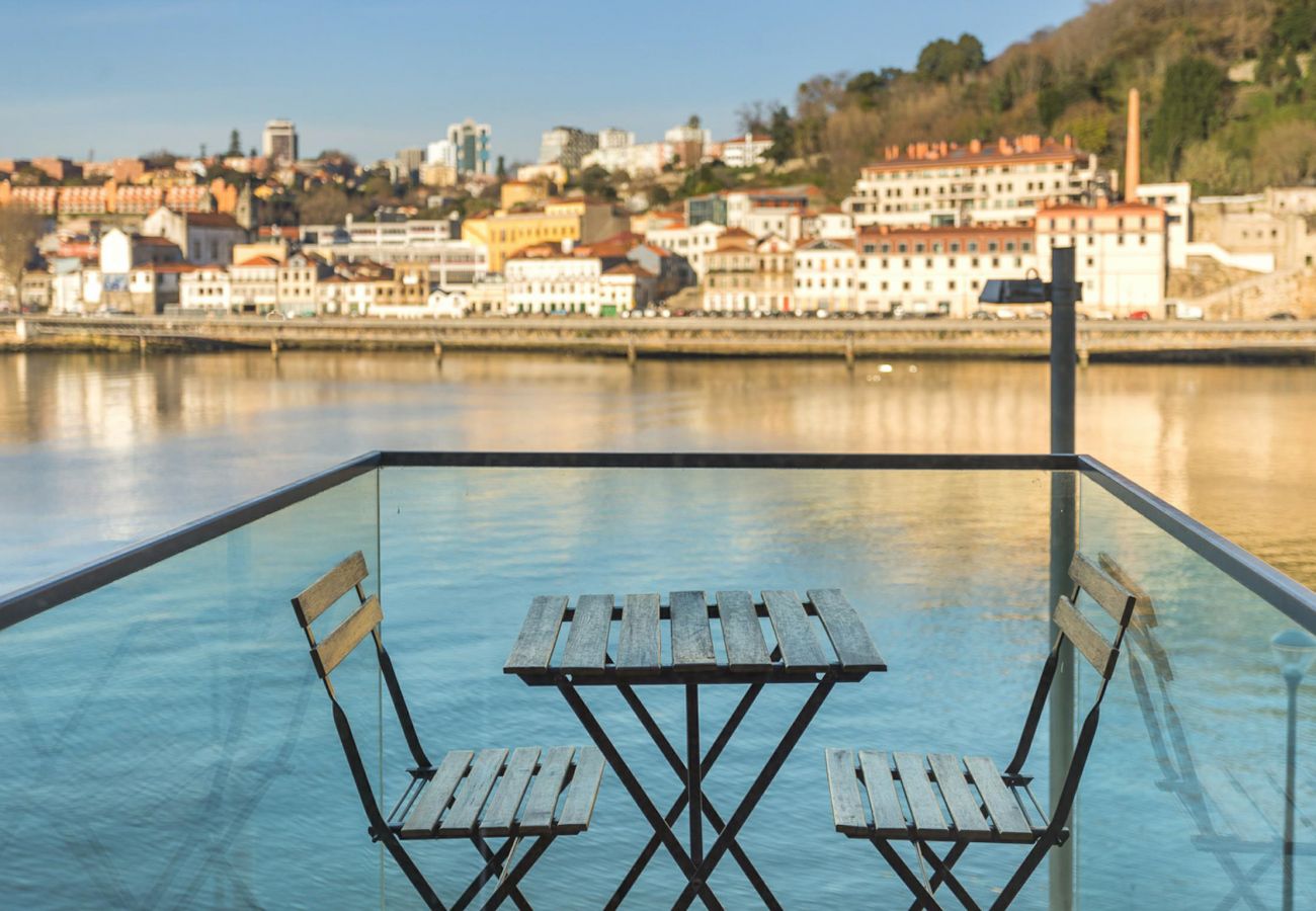 Ferienwohnung in Vila Nova de Gaia - 3 Bedroom Apartment, view over Douro River [DT]