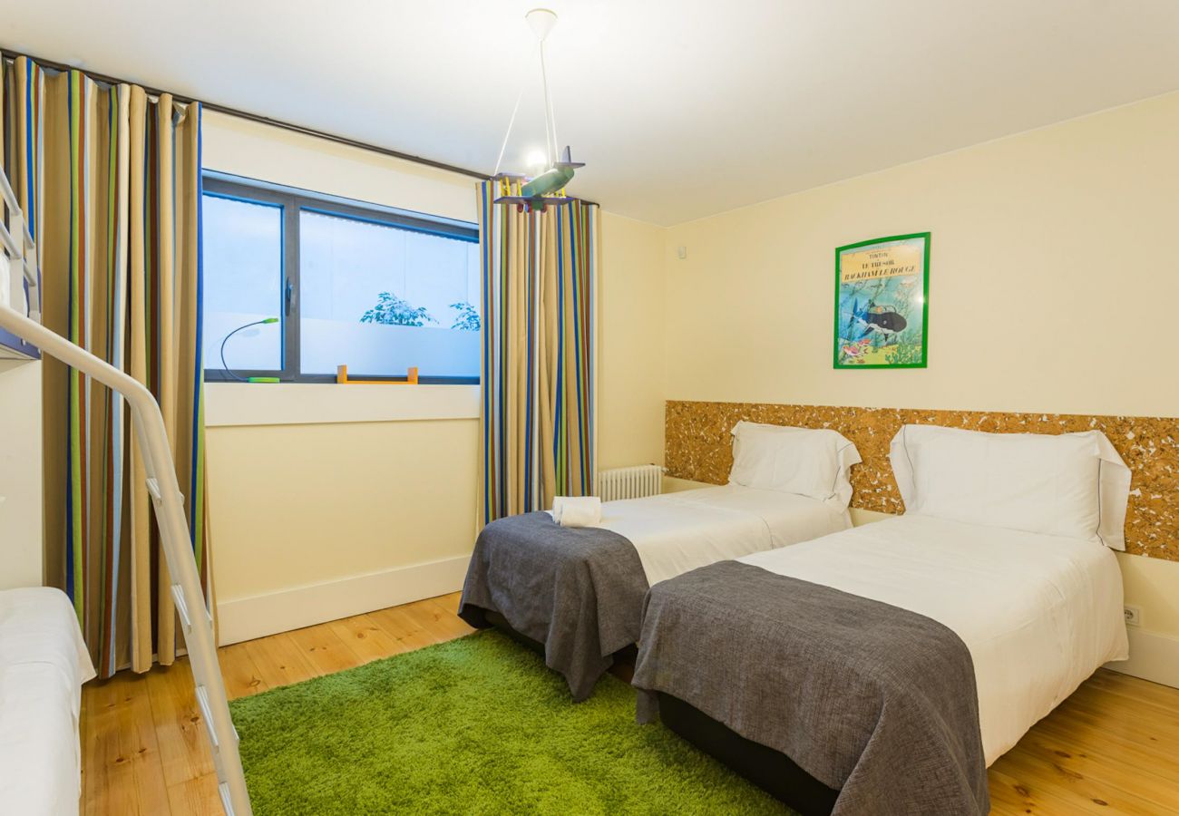 Ferienwohnung in Vila Nova de Gaia - 3 Bedroom Apartment, view over Douro River [DT]