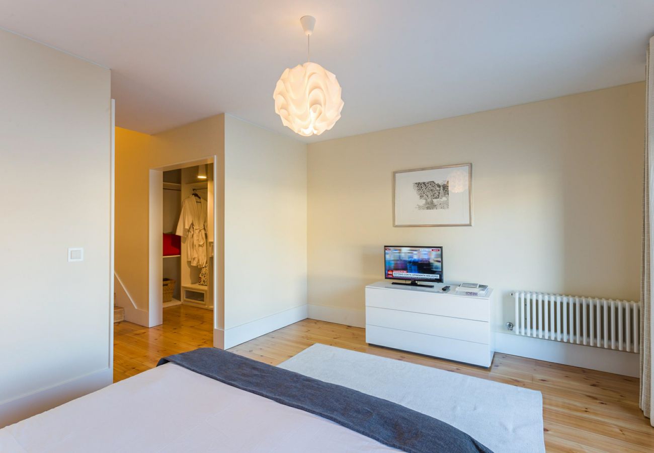 Ferienwohnung in Vila Nova de Gaia - 3 Bedroom Apartment, view over Douro River [DT]