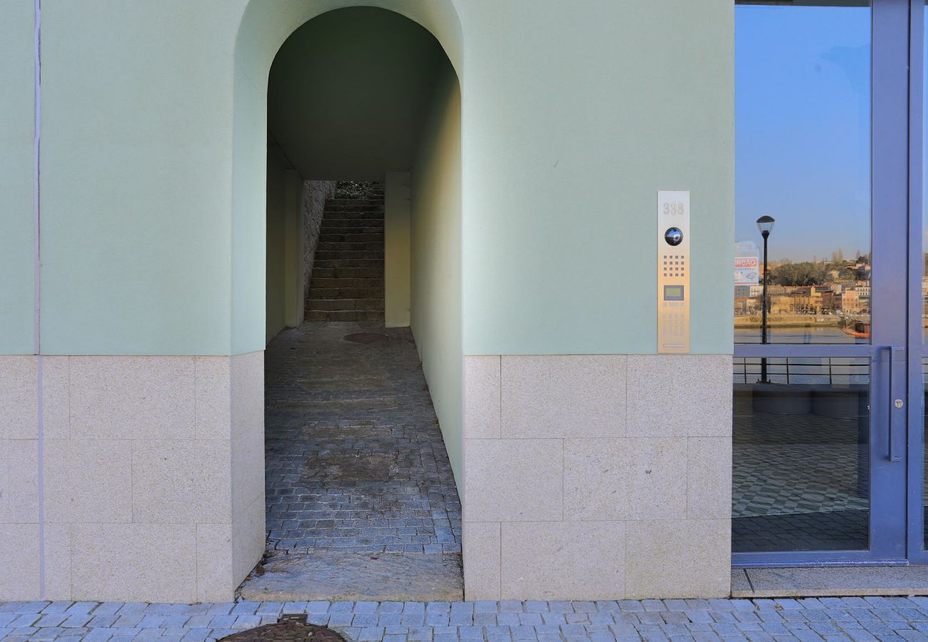 Ferienwohnung in Vila Nova de Gaia - 3 Bedroom Apartment, view over Douro River [DT]