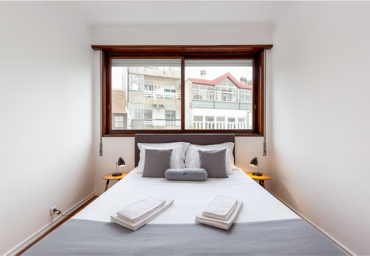 Ferienwohnung in Porto - 2 Bedroom Apartment, Equipped with Balcony [STIII]
