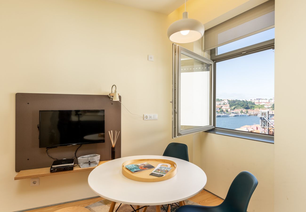 Ferienwohnung in Porto - 1 Bedroom Apartment, view over Douro River [COD2.1/2]