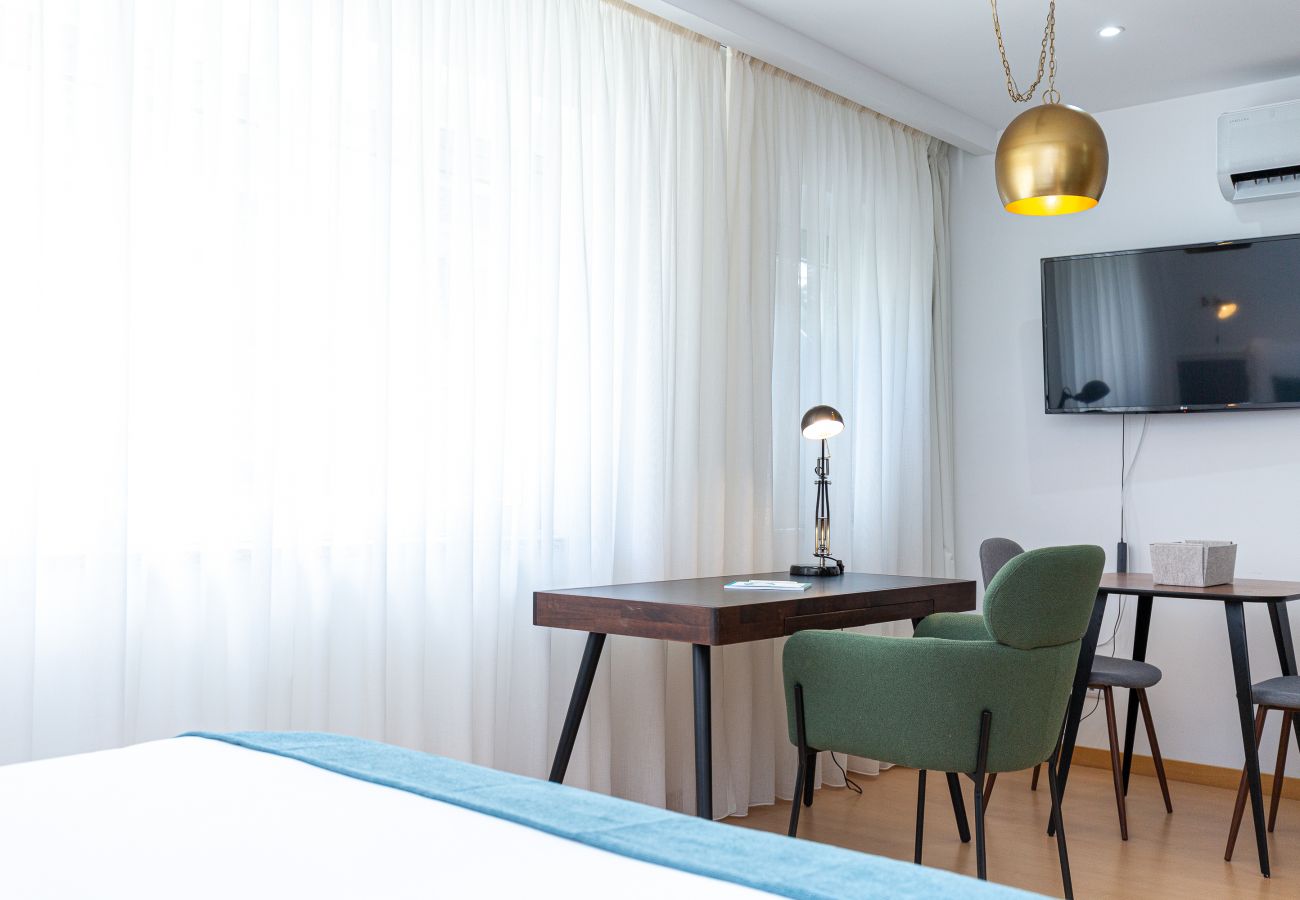 Studio in Porto - Modern Studio, Ideal for Couples or Business [CC3/5]