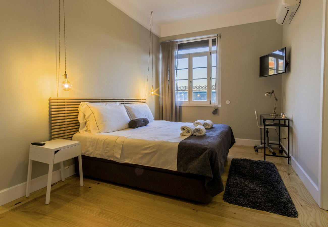 Wohnung in Porto - 3 Bedroom Apartment, Near Metro Station [SB8]