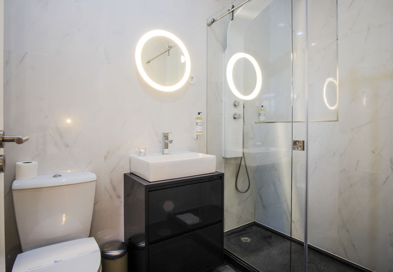 Ferienwohnung in Porto - 3 Bedroom Apartment, Near Metro Station [SB8]