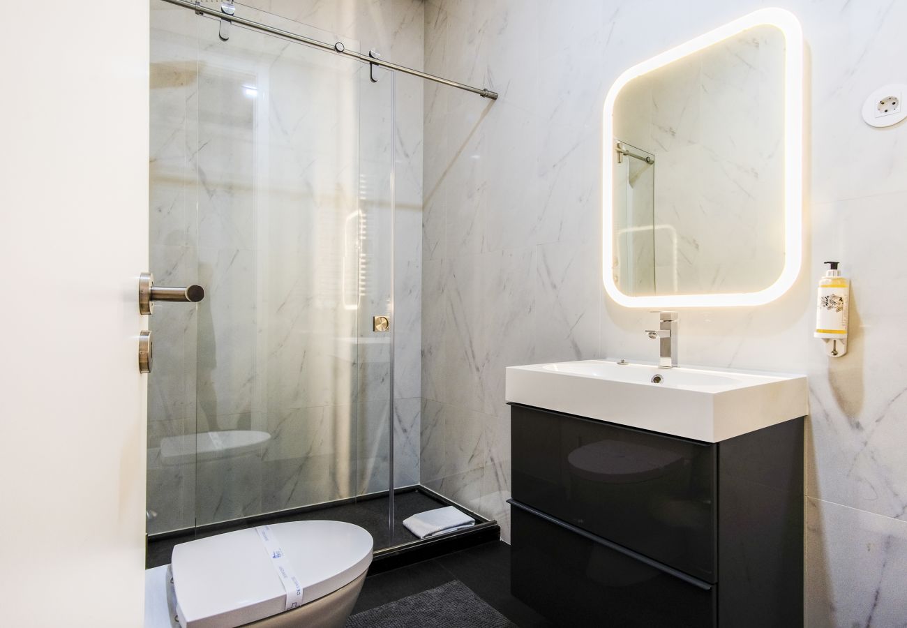 Ferienwohnung in Porto - 3 Bedroom Apartment, Near Metro Station [SB8]