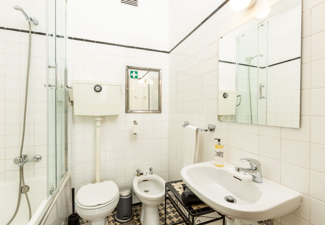 Ferienwohnung in Porto - 3 Bedroom Apartment in the center of Porto [STVI]