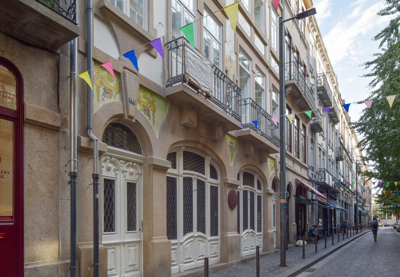 Ferienwohnung in Porto - Superior Apartment with Balcony, Aliados Avenue [GL402]