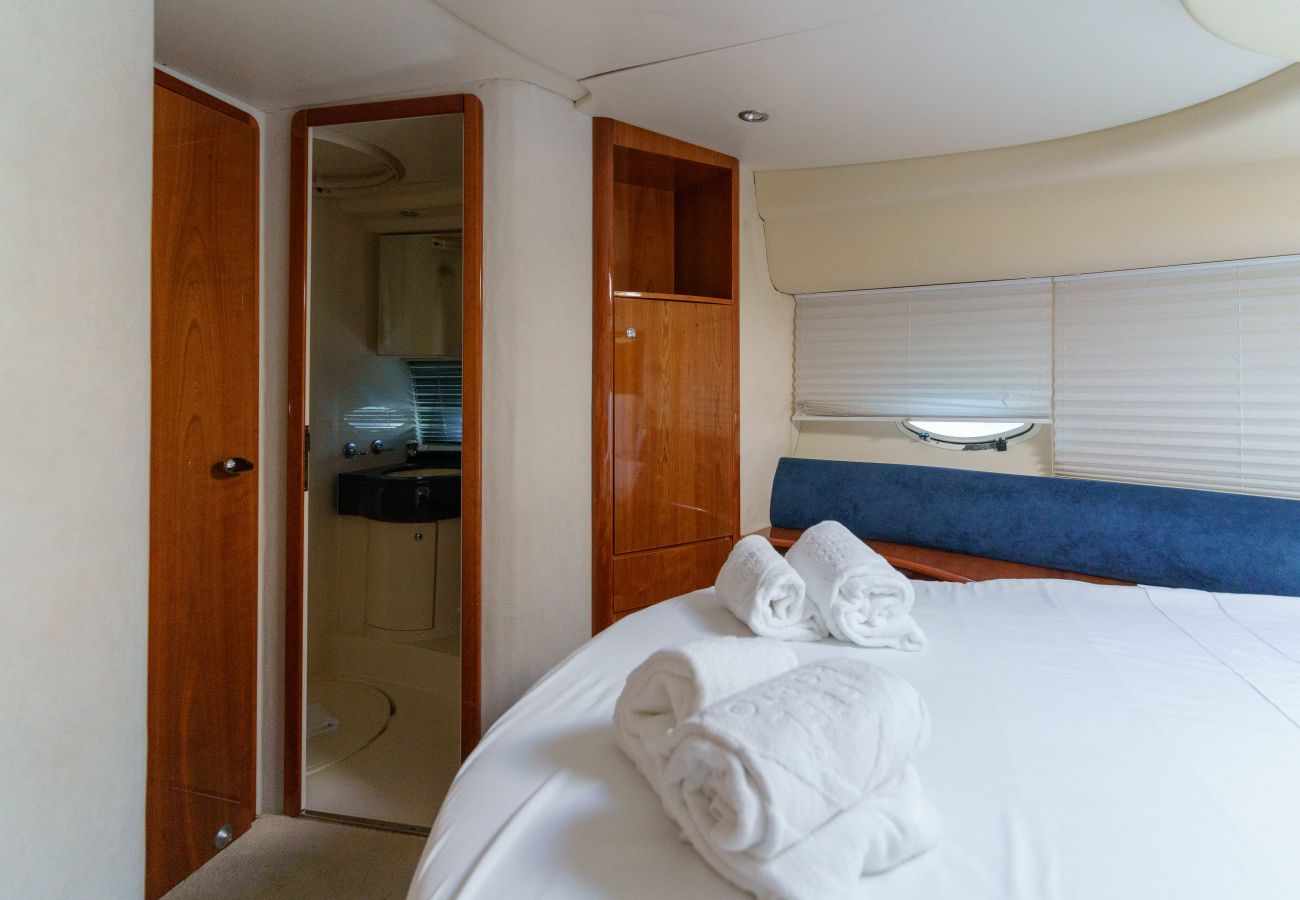 Boot in Vila Nova de Gaia - Night on Board Luxury Yacht