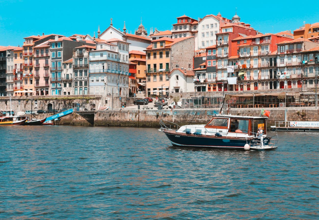 Boot in Vila Nova de Gaia - Night on Board Chris-Craft Douro Experience