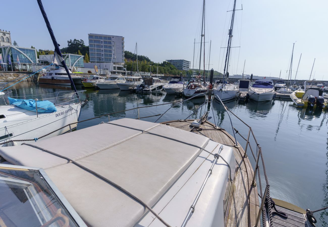 Boot in Vila Nova de Gaia - Night on Board Chris-Craft Douro Experience