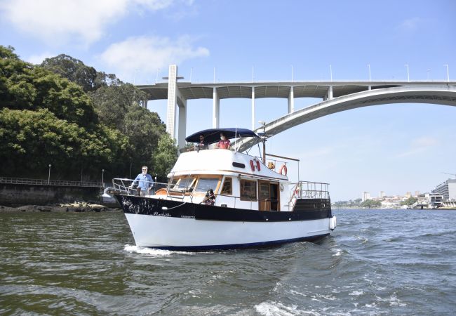  in Vila Nova de Gaia - Night on Board Classic Wooden Boat