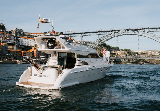 Boot in Vila Nova de Gaia - Night on board Superb Yacht