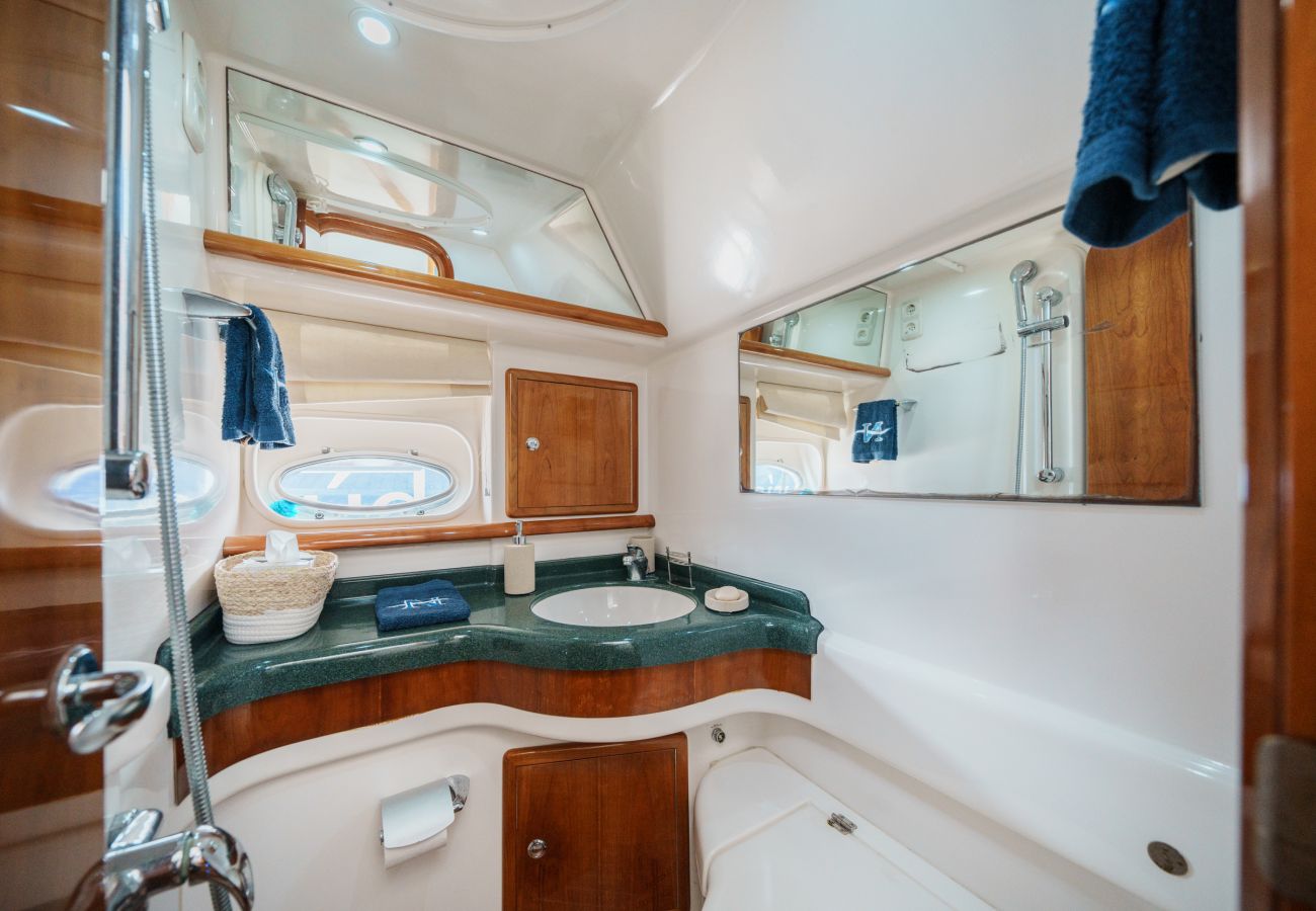 Boot in Vila Nova de Gaia - Night on board Superb Yacht