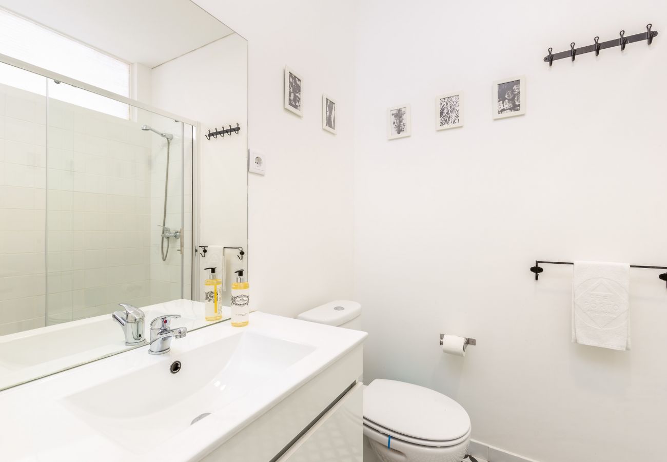 Apartment in Porto - 2 Bedroom Apartment, Furnished, Terrace [STII]