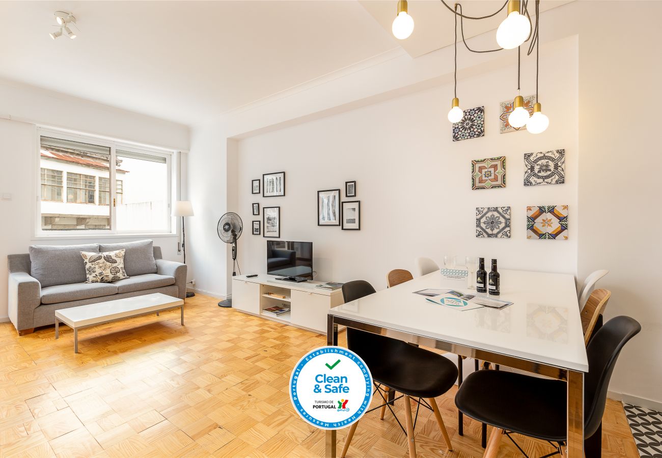 Apartment in Porto - 2 Bedroom Apartment, Furnished, Terrace [STII]