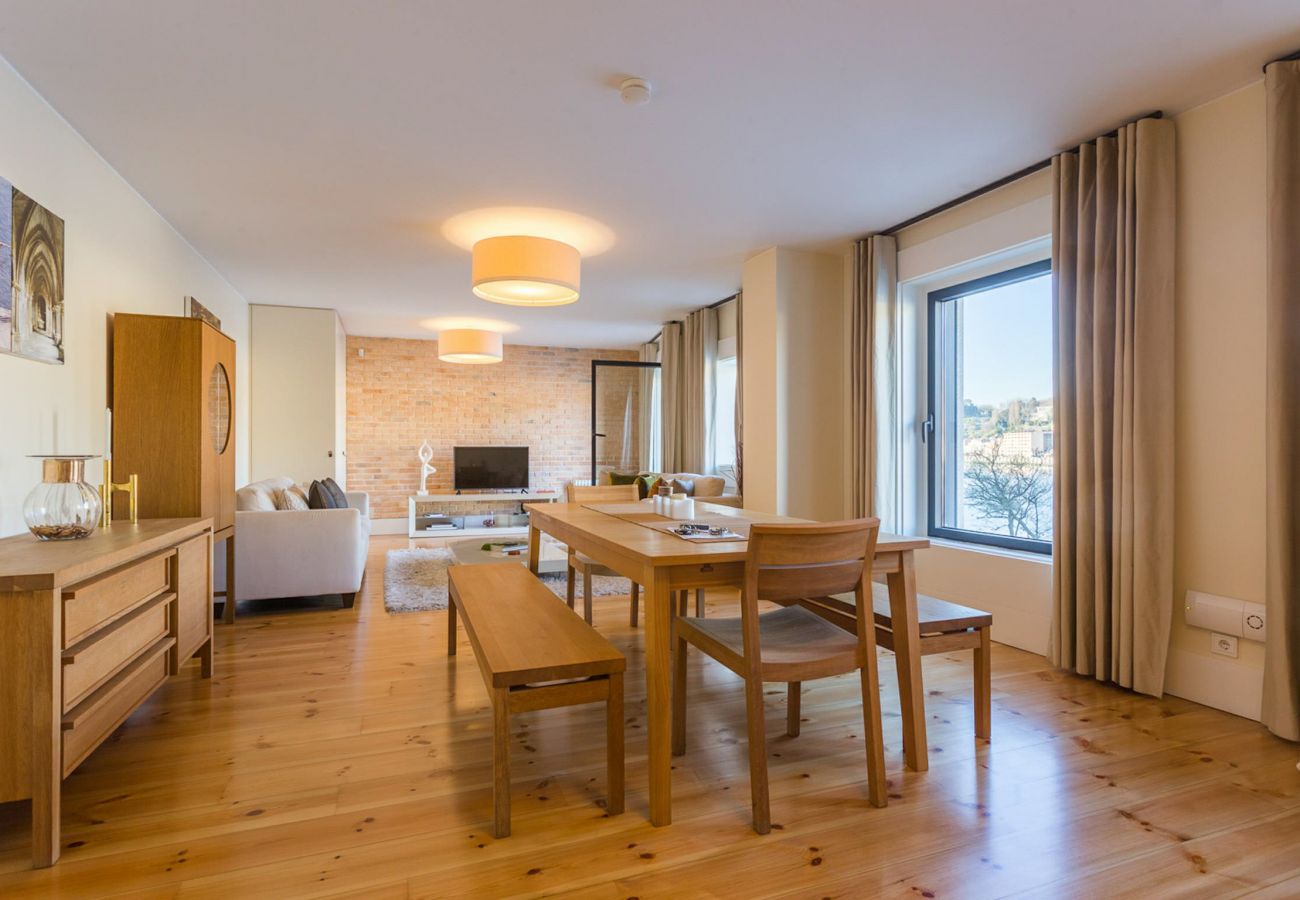 Apartment in Vila Nova de Gaia - 3 Bedroom Apartment, view over Douro River [DT]