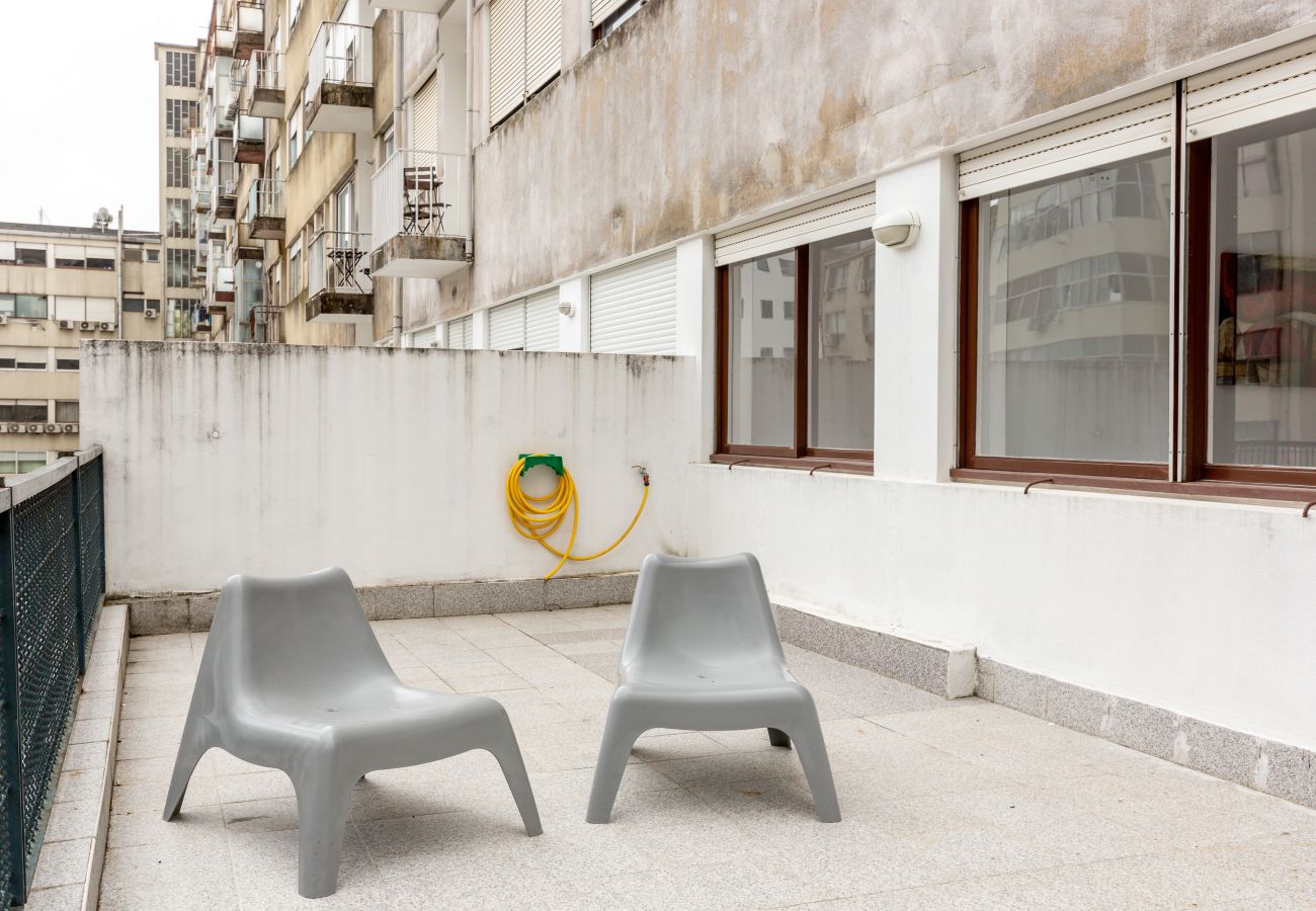 Apartment in Porto - 2 Bedroom Apartment, Terrace, Porto Downtown [STI]