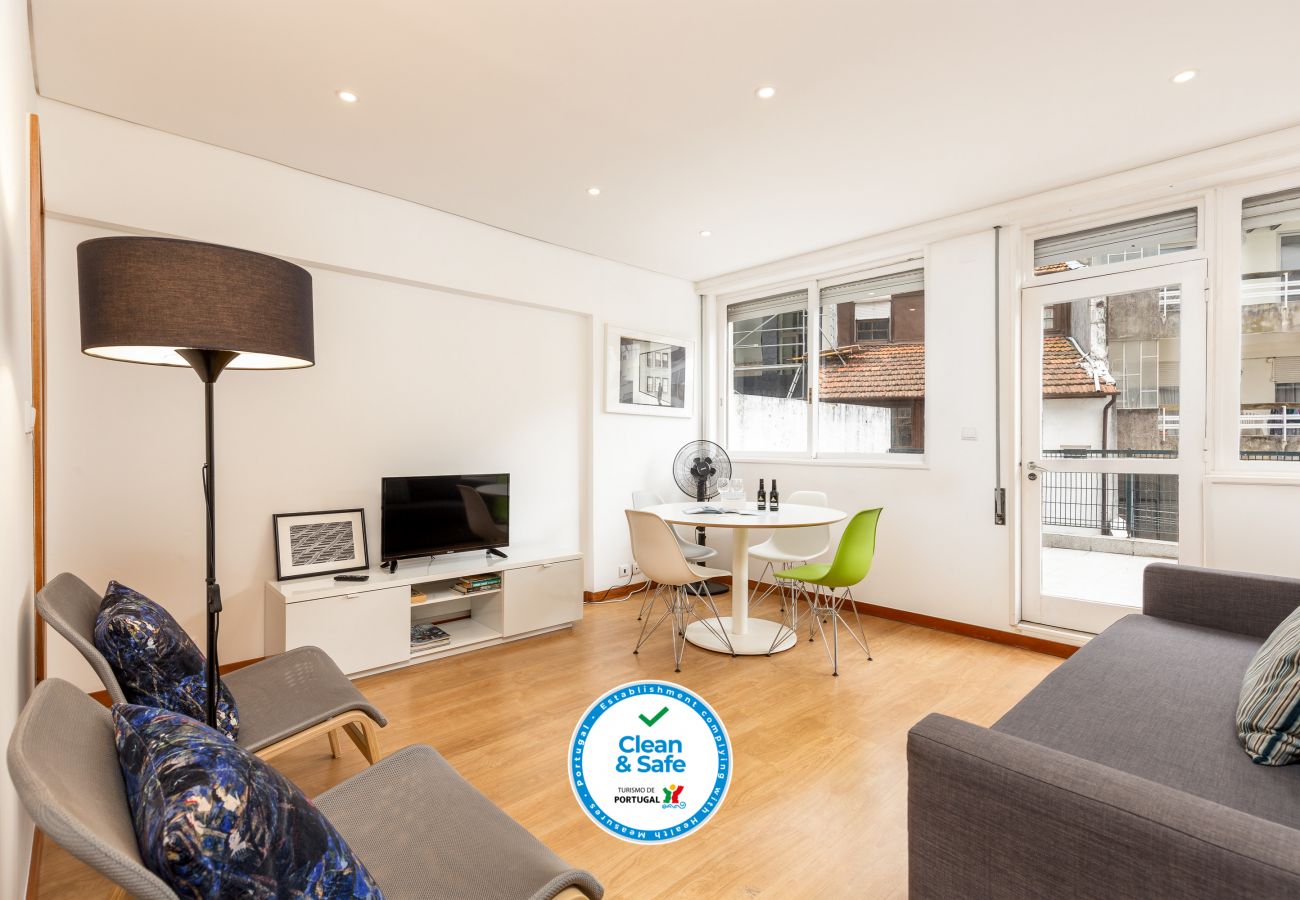 Apartment in Porto - 2 Bedroom Apartment, Terrace, Porto Downtown [STI]