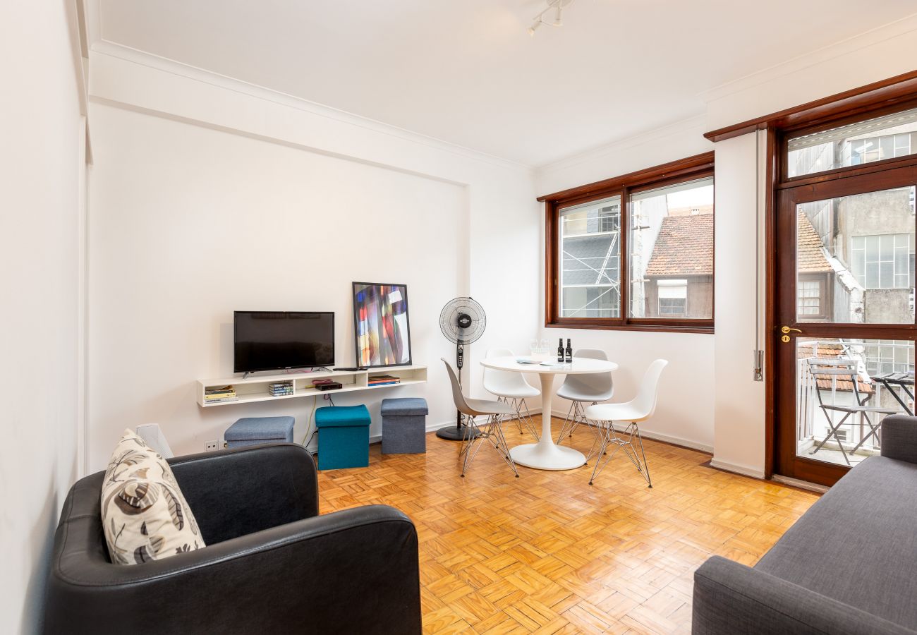 Apartment in Porto - 2 Bedroom Apartment, Equipped with Balcony [STIII]