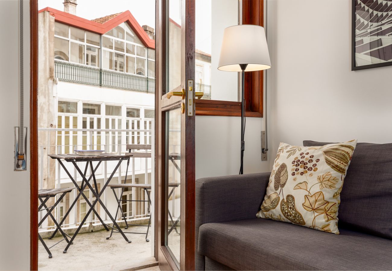 Apartment in Porto - 2 Bedroom Apartment, Equipped with Balcony [STIII]
