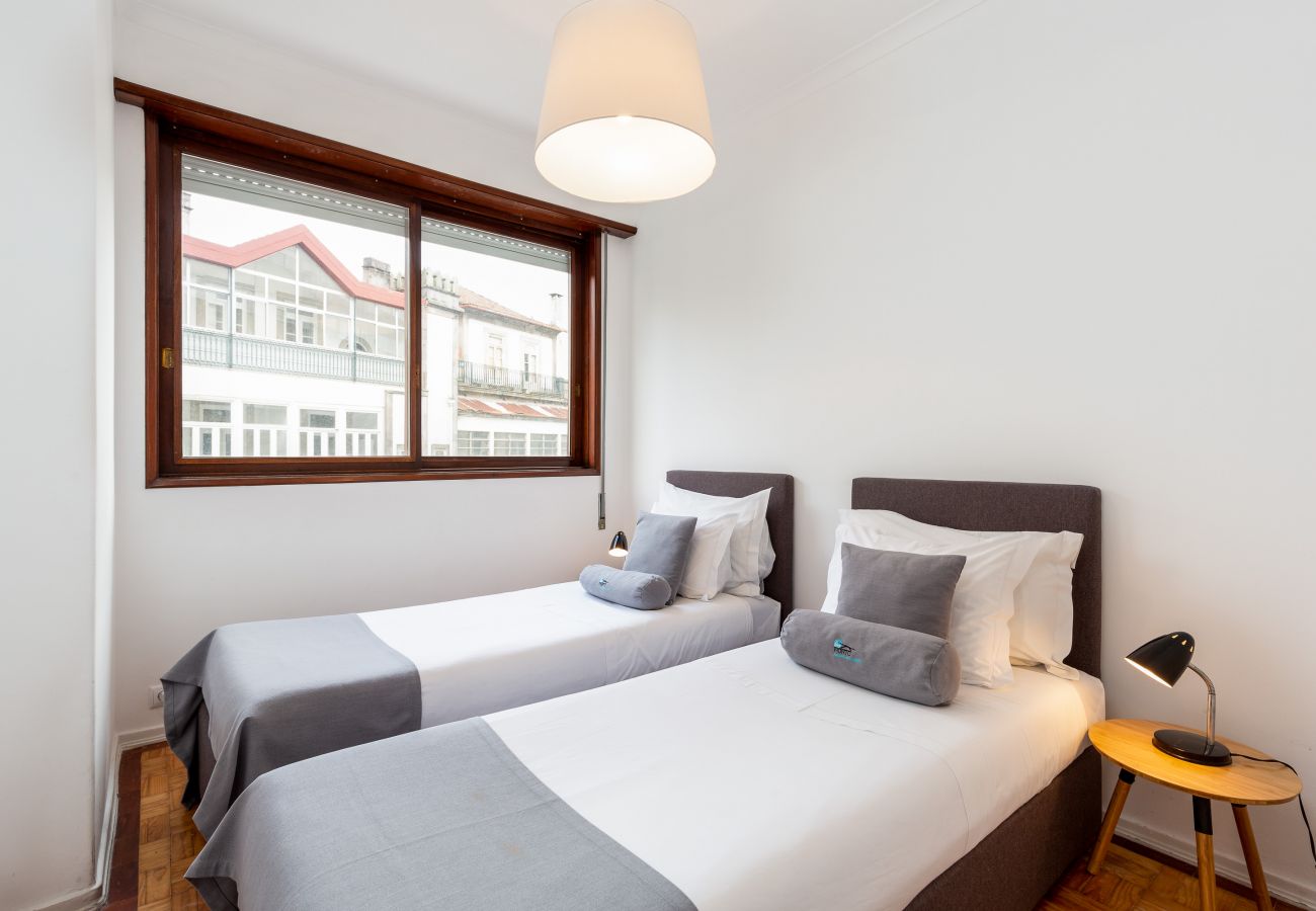 Apartment in Porto - 2 Bedroom Apartment, Equipped with Balcony [STIII]