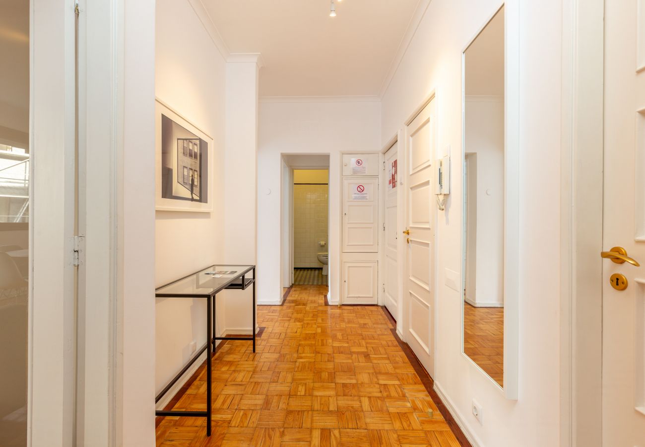 Apartment in Porto - 2 Bedroom Apartment, Equipped with Balcony [STIII]