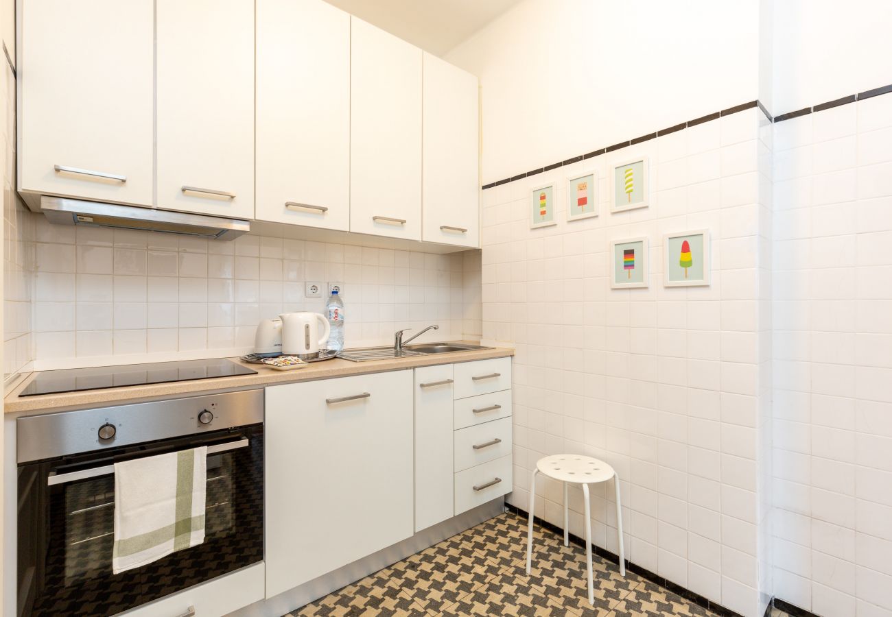 Apartment in Porto - 2 Bedroom Apartment, Equipped with Balcony [STIII]