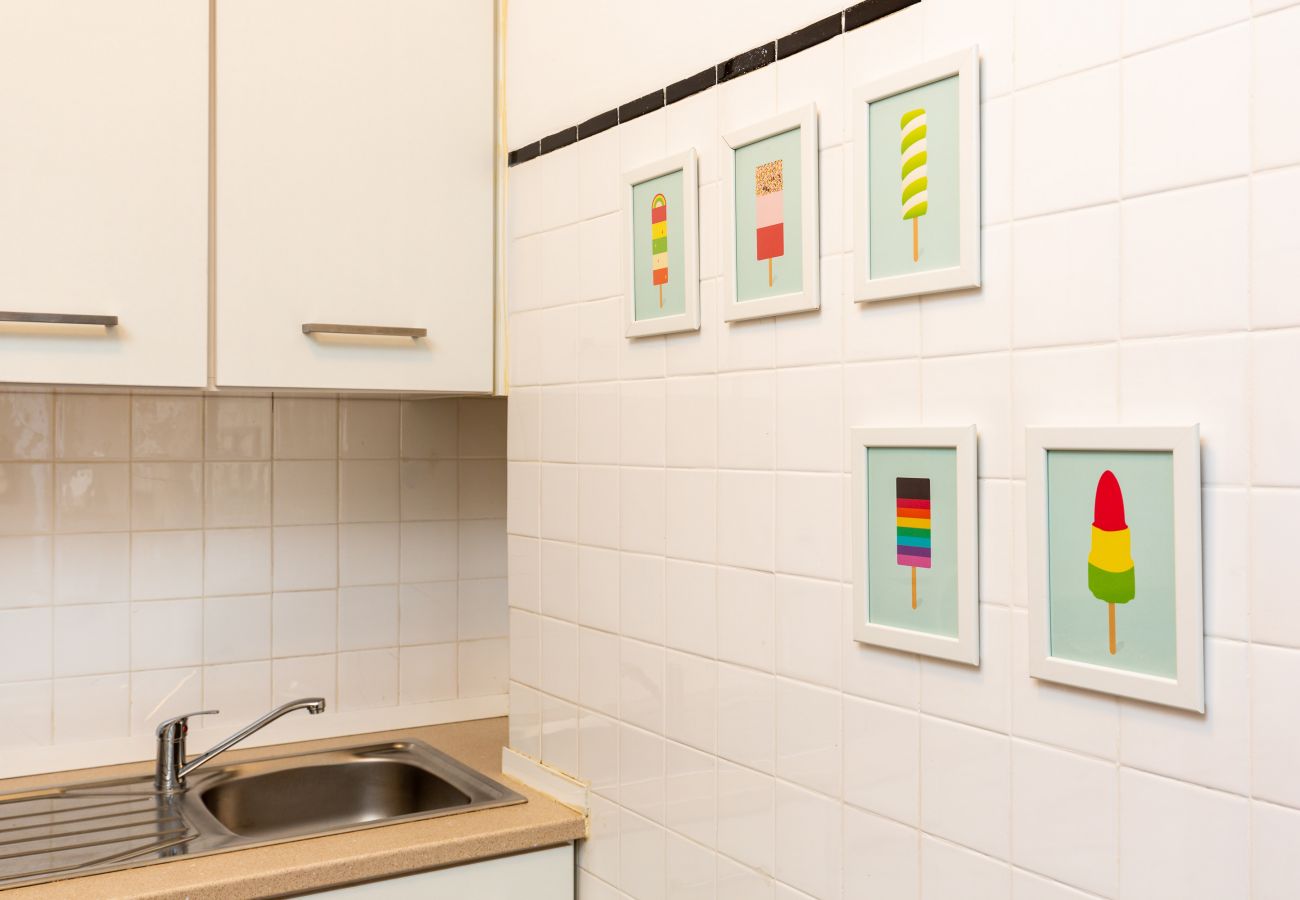 Apartment in Porto - 2 Bedroom Apartment, Equipped with Balcony [STIII]