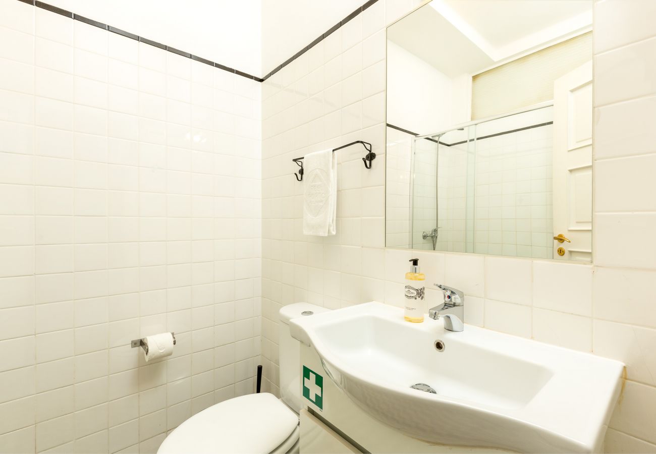 Apartment in Porto - 2 Bedroom Apartment, Equipped with Balcony [STIII]