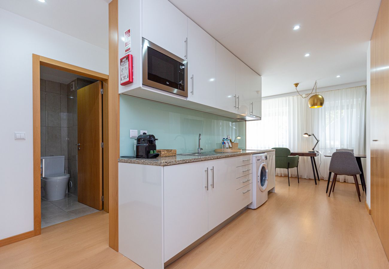 Studio in Porto - Modern Studio, Ideal for Couples or Business [CC3/5]