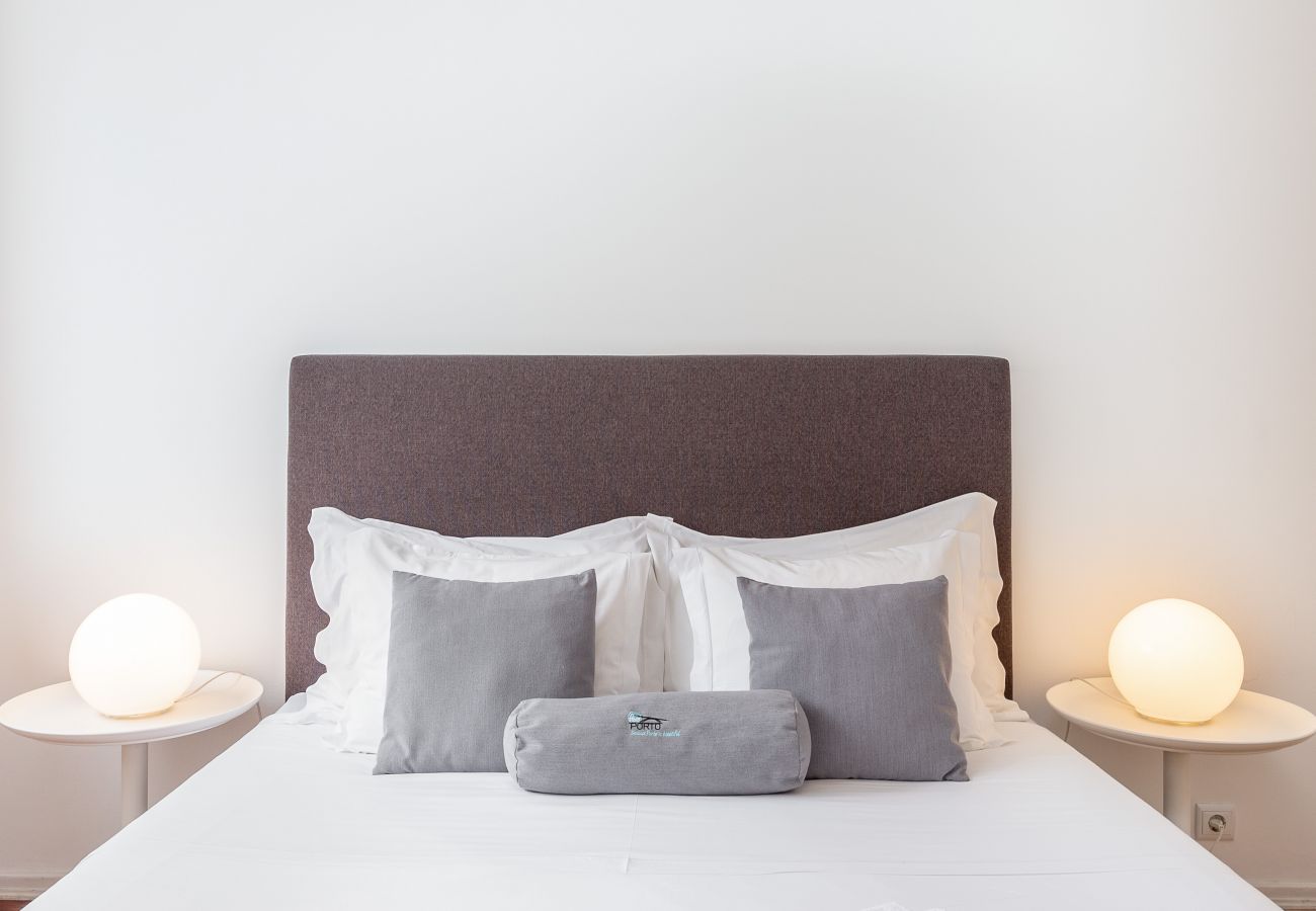 Apartment in Porto - 2 Bedroom Apartment in Porto city center [STIV]