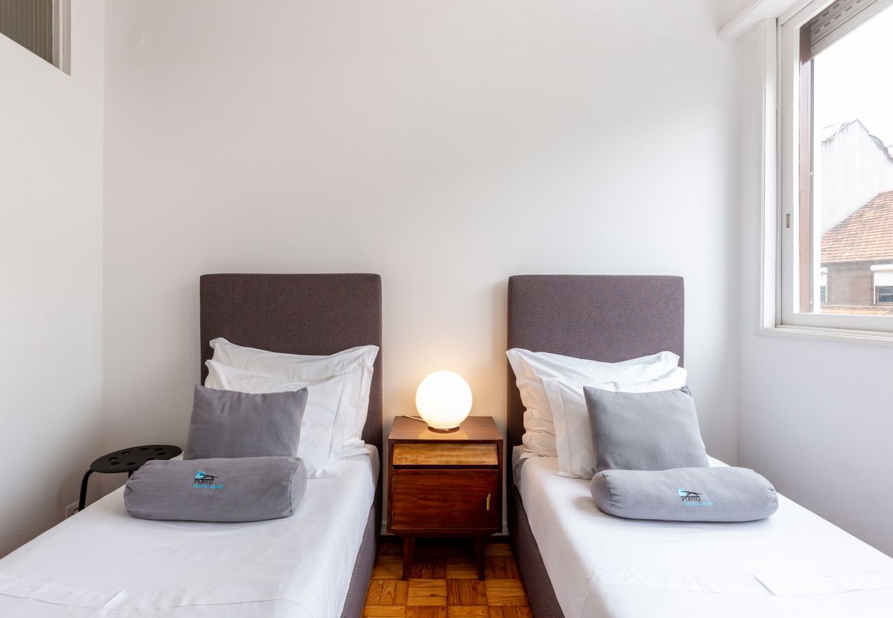 Apartment in Porto - 2 Bedroom Apartment in Porto city center [STIV]
