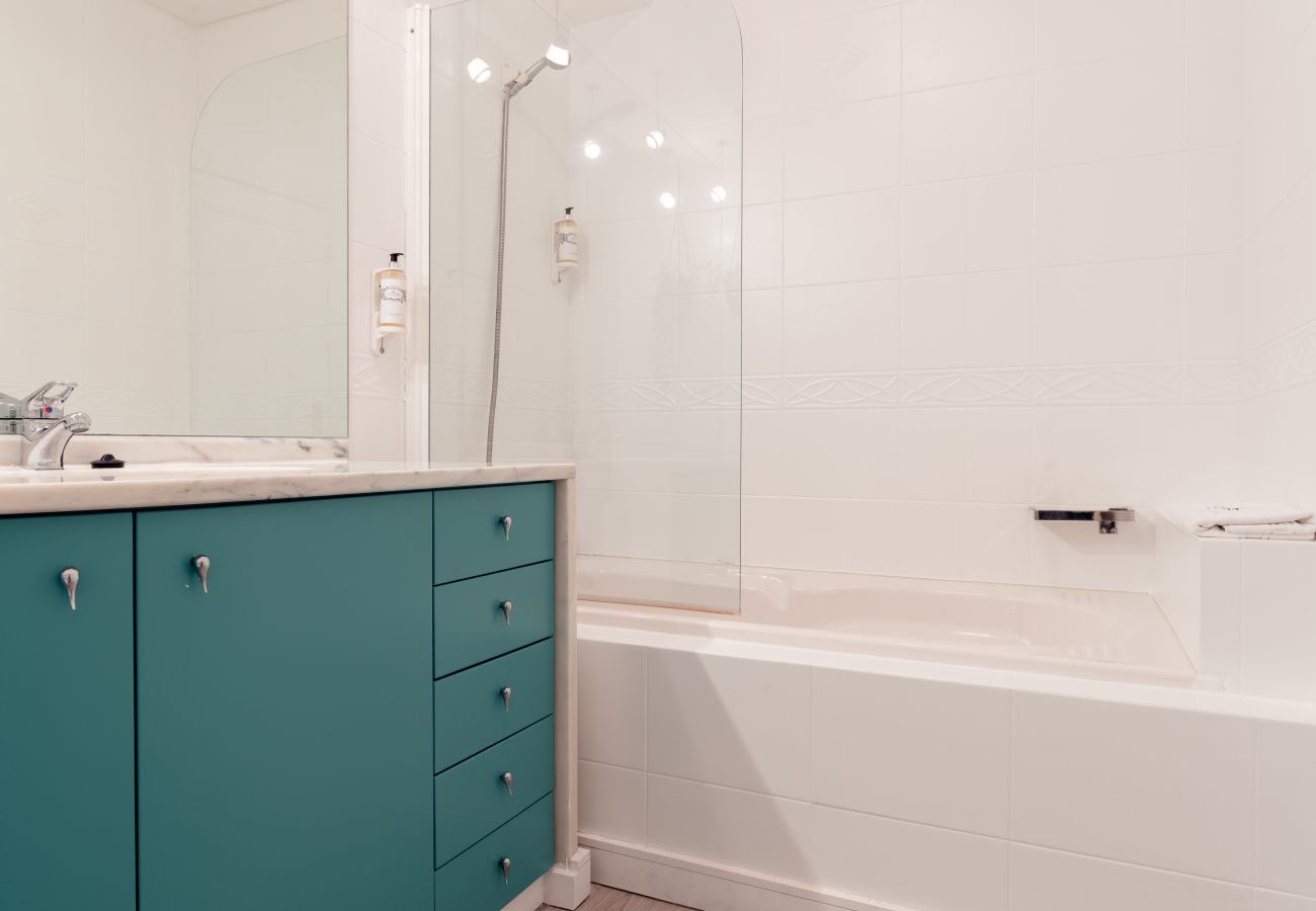 Apartment in Vila Nova de Gaia - Feel Porto Beach & Pool Getaway