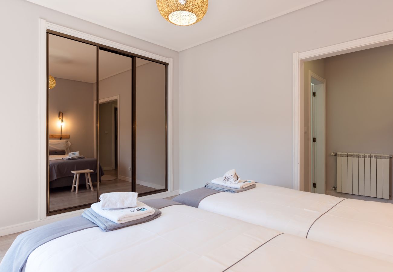 Apartment in Vila Nova de Gaia - Feel Porto Beach & Pool Getaway