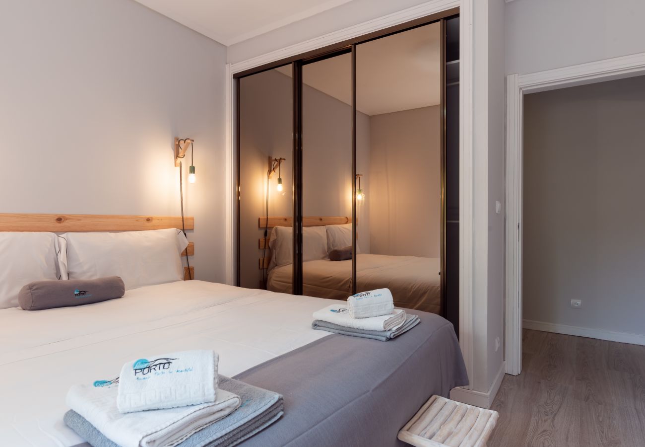 Apartment in Vila Nova de Gaia - Feel Porto Beach & Pool Getaway