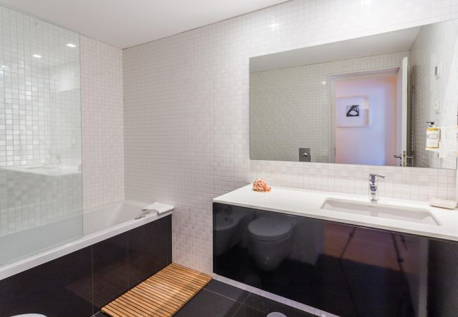 Apartment in Vila Nova de Gaia - Feel Porto River Senses Residence