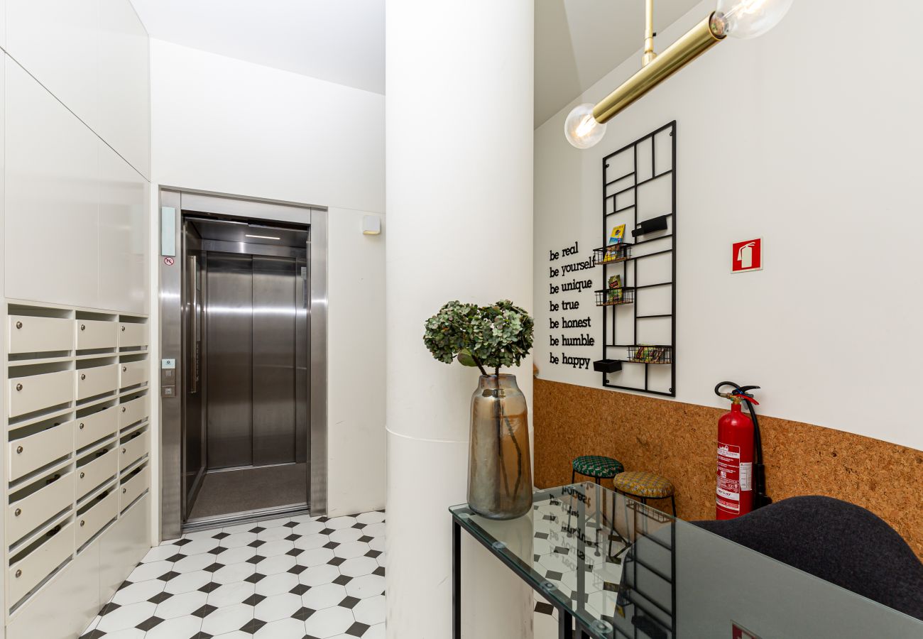 Apartment in Porto - Galerias Haute Couture Nightlife Flat