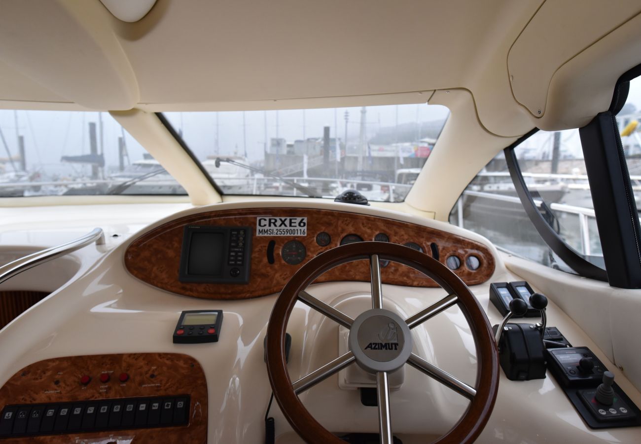 Boat in Vila Nova de Gaia - Night on Board Luxury Yacht