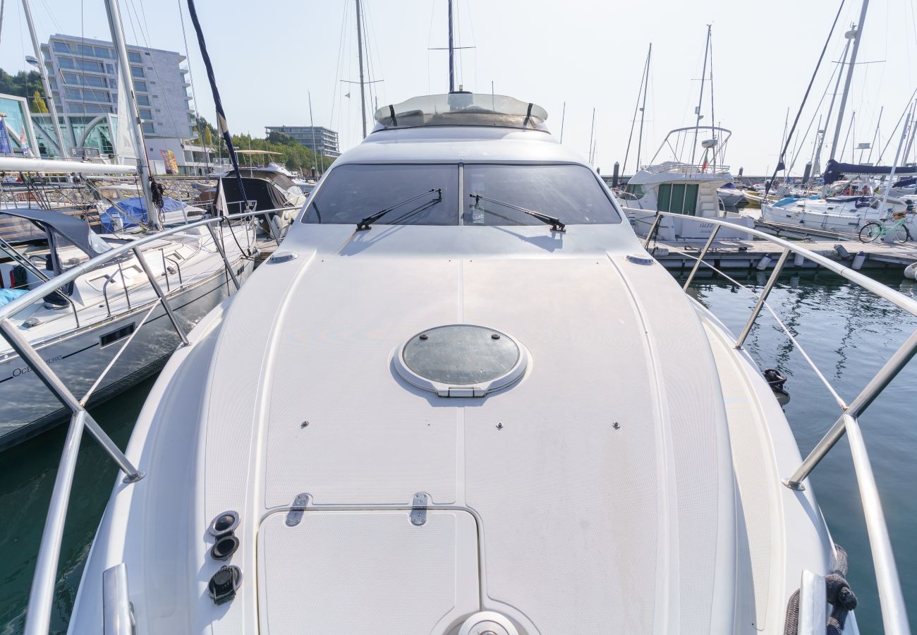 Boat in Vila Nova de Gaia - Night on Board Luxury Yacht